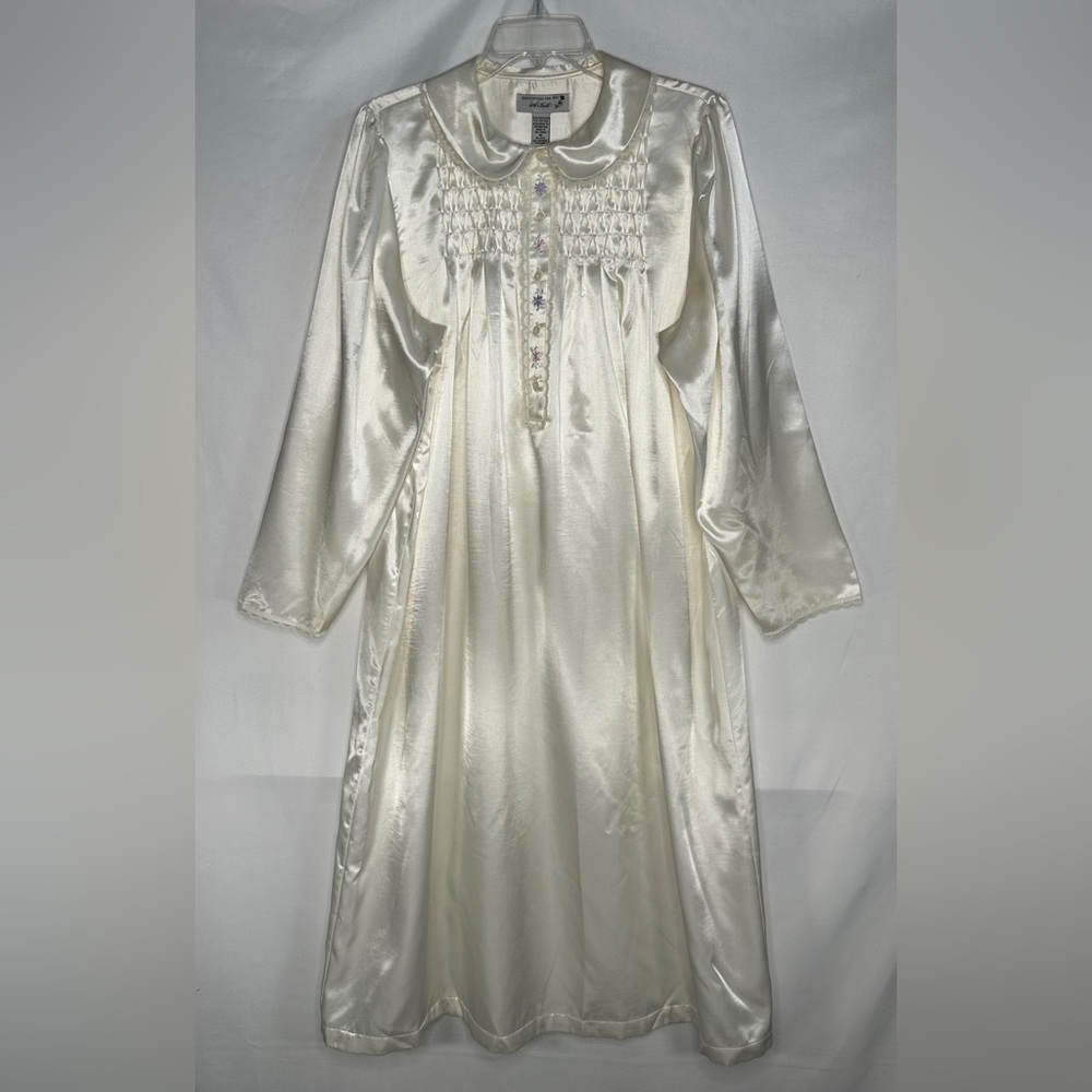 Lord & Taylor Vintage‎ Woman’s White
Fleece Backed Satin Nightgown Sz M